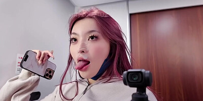 在火車上跟粉絲玩 臉上都是