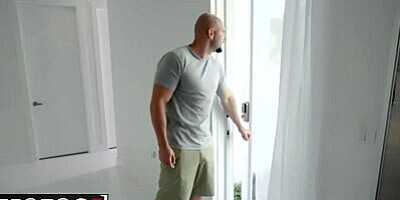 Mofos - Smoking Hot Babe Naomi Woods Getting Her Tight Pussy Fucked By JMac