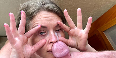 Daddy fucked close to the balcony on vacation so the neighbors could see us