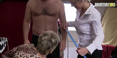 Cum Hungry Grannies Ziska And Erna Share Cock In Hot Threeway - AMATEUR EURO