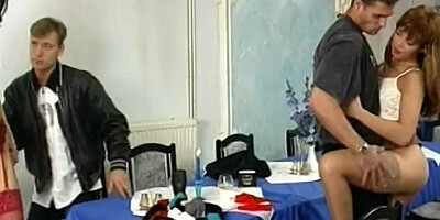 Tights saleswoman convinces customers with deep insights