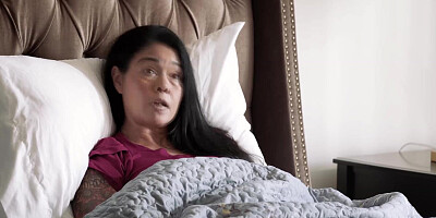 Stepmom offers stepdaughter for guy to have sex