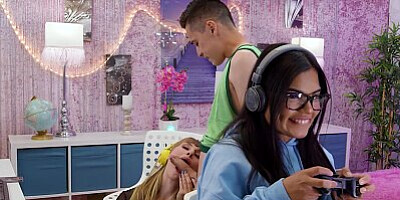 Reality Kings - Angel Youngs Rubs Her Wet Pussy On Stream For Her Fans & Her Roomie Gets Horny