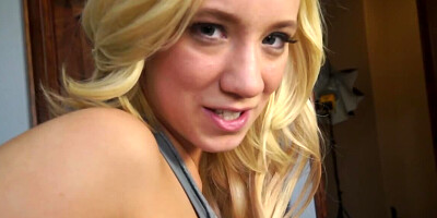 Blonde girl is giving that bud the hottest lap dance