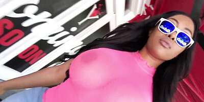 Bubbly Moriah Mills's public sex