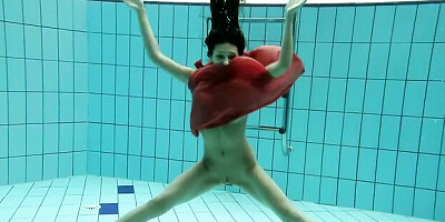 Angelic nympho at underwatershow clip