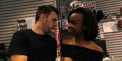 Ebony Ivory Logan Is Really Want To Suck Gloryhole Cock