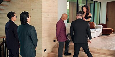 VIXEN Curvy Cock-Hungry Queenpin Valentina Nappi Takes Care Of Busines