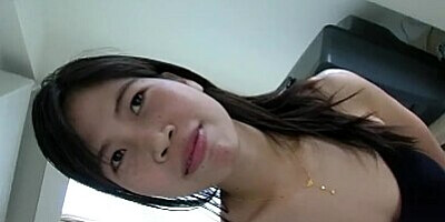Hairless pussy on amateur Thai receives creampie