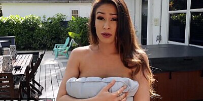 Mofos - Hot neighbor Katana Kombat gets her pussy fuck