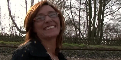 Super hot solo of a pretty mature woman with hot labia