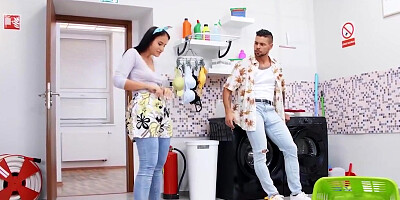 Jennifer Mendez And Angelo Godshack In Roommates Fuck Over The Washing Machine