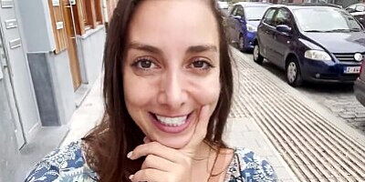 Ersties: Exhibitionist Ana Plays In Public