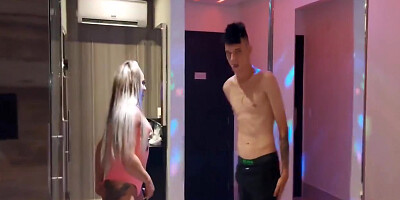 Arthur Ferri And Evy Kethlyn In Loira Casada Vai Com Dois Caras Pro Motel 10 Min