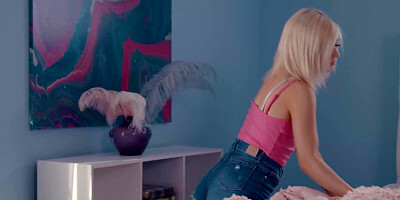 My blonde stepsister Minxx Marley kissed me before I pounded her