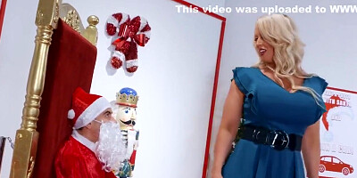 Naughty Santa Claus Bangs Curvaceous Milf With Big B With Alura Jenson