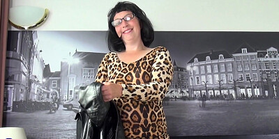 Sexy Mature Woman Fucks Herself - MatureNL