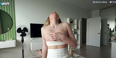 TEEN RUBBING her WET CREAMY PUSSY on my DICK TILL CUM INSIDE - Lil Elle