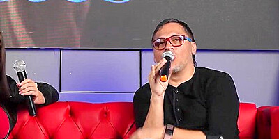 Se Atraganta Con Una Verga Gorda Enfrente De Su Cornudo En Juan Bustos Show