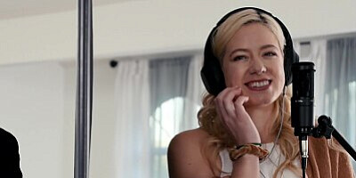 BUBBLE BUTT Blonde River Lynn Lets The Sex FLOW With Brad Newman