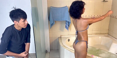 Que Rico In Comparto Tina Con Mi Pequena Hermanastra Y Terminamos Follando Duro Y Hace Que Me Le Venga Rico