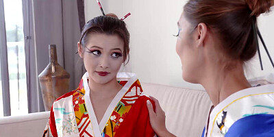 Asian teen Christy Love eating lesbian pussy in kimono 69