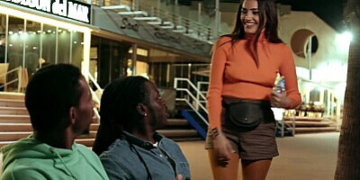 BLACKEDRAW BBC-loving hottie gets double teamed