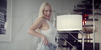 Vera Jarw is going to get her pussy smashed in hot porn