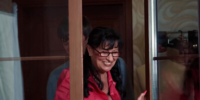 MATURE4K. Old Elle with huge tits fucked her gardener in doggy and ended up in court