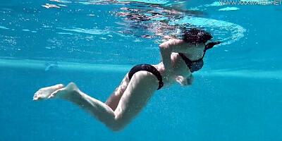 Underwater Show featuring Jessica Lincoln's pool smut