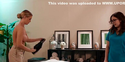 Big T, Blake Blossom And Leana Lovings In Busty Client Gets A Pussy Finger Massage