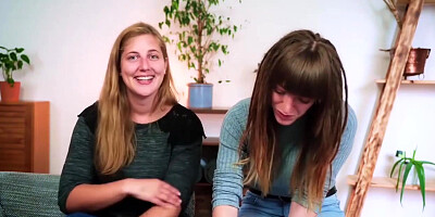 Zwei Saarlanderinnen Nicky Und Kate Beim Spiel Mit Heibem Sextoy