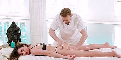 Helina Dream - Oiled Massage