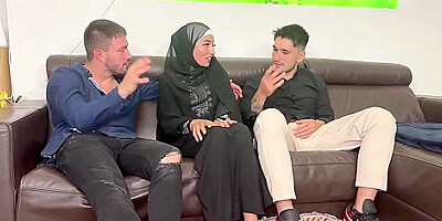 First Doble Penetration. Threesome With Hijab And Hard Sex - Aaliyah Yasin