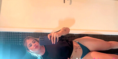 New Year alone the hot blonde had fun with her beautiful hands - Aline Novak