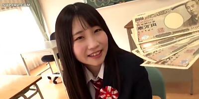 250325つい先程まで高校生やってた美女e1