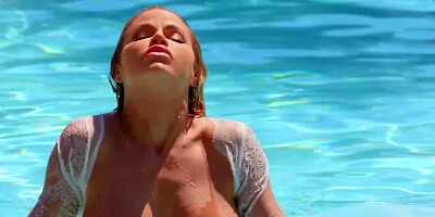 Sultry Blonde Riley Reign Poses Her Curvy Ass Just In The Right Way To Turn On Zac Wild