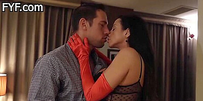 Fan Gets The Girlfriend Experience From Sexy Latina