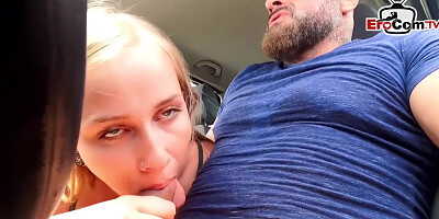 Deutsche Blondine Fickt Mit Ihrem Sugar-stepdaddy Im Auto With Sugar Daddy