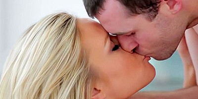 Mesmerizing Blonde Cant Restrain Herself From Sucking Her Lovers C - Kennedy Leigh