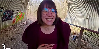 Outdoor Date With A Happy Ending !!