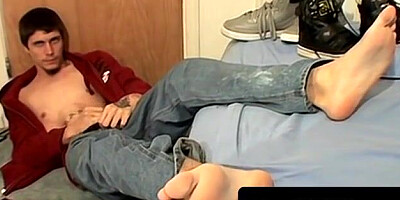 ToesXXX.com - Young tattooed Bentley's sole expose and sultry manhood stroke