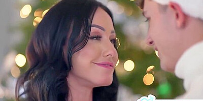 Hot Stepmom Gave Her Stepson A Surprise In Christmas - Big Ass