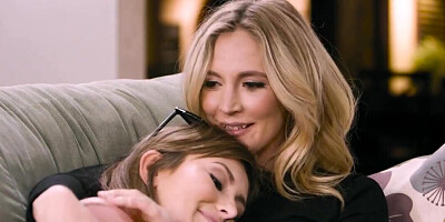 Mona Wales and Paige Owens are into lesbian anal fingering