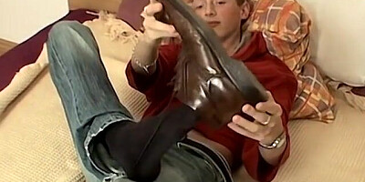 ToesXXX.com - Youngster Veso's sole demonstrate and powerful solo spunk-pump tug