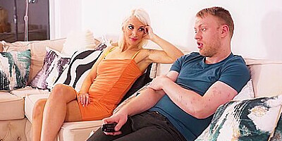 When 46 Year Milf Gilly Got Turned On By Her Photographer She Wanted His Big Hard Cock Right Away!