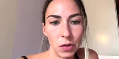 il me tamponne le cul encore et encore