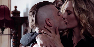 Sultry and deep nailing by blondie Mona Wales and scorching Nathan Bronson