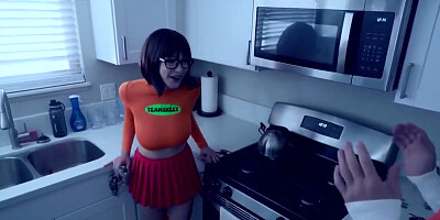 Große Titten - Titty Velma Makes Fred Exciting For Her Vagina