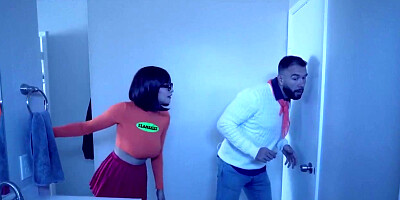 Große Titten - Titty Velma Makes Fred Exciting For Her Vagina